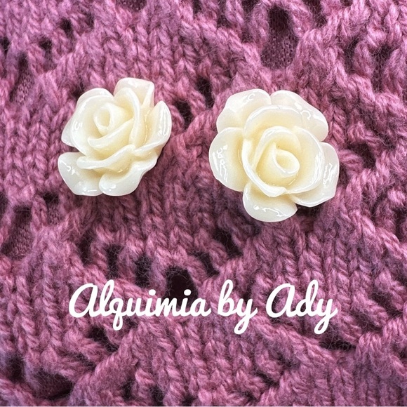 Cream rose acrylic 10mm stud earrings - Picture 1 of 5